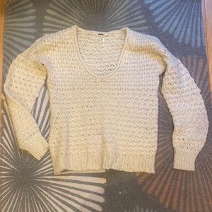 FREE PEOPLE KNIT SWEATER XS ☘️